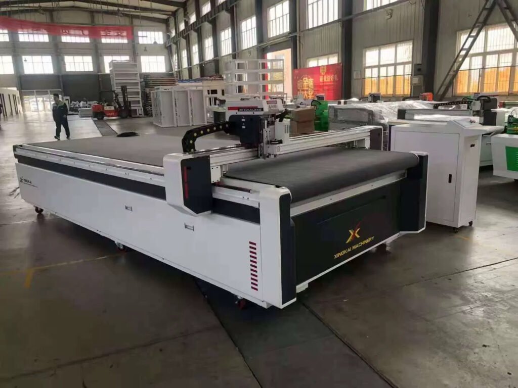 Automatic cutting machine in a workshop