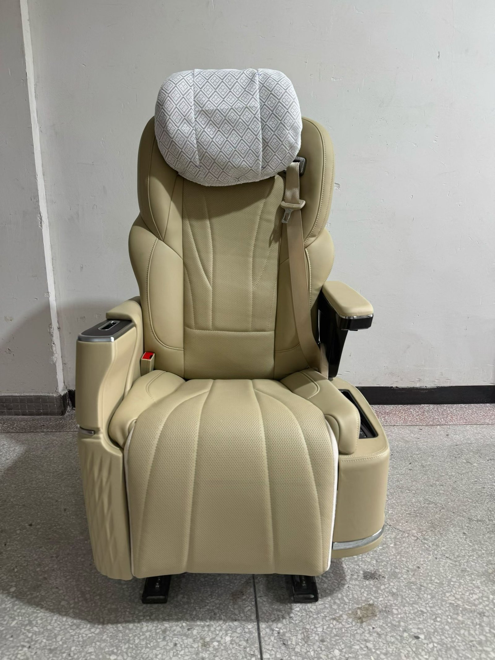 LSVIP002 beige Lucky Cat luxury van seat — front view